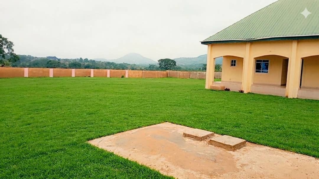 St Johns Medical Centre Compound Lawn Mountains View